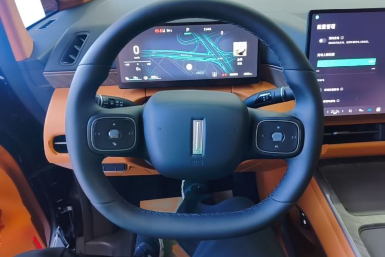 Used Wey Gaoshan 2025 Four-Wheel Drive Alpine 8 Steering Wheel