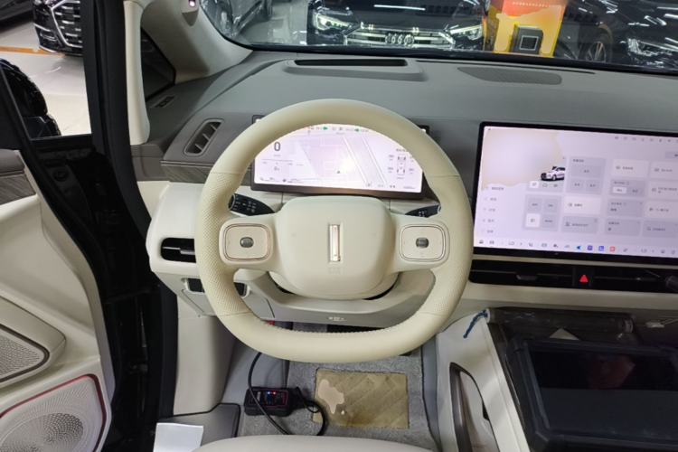 Used Wey Gaoshan 2025 Four-Wheel Drive Alpine 8 Steering Wheel