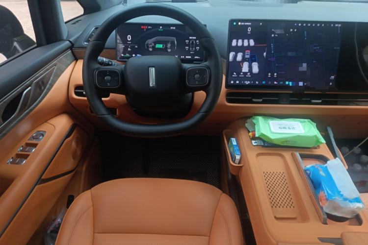 Used Wey Gaoshan 2025 Four-Wheel Drive Alpine 8 Steering Wheel