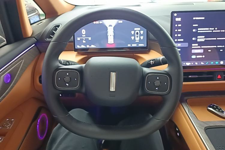 Used Wey Gaoshan 2025 Four-Wheel Drive Alpine 8 Steering Wheel