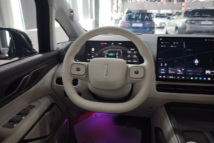 Used Wey Gaoshan 2025 Four-Wheel Drive Alpine 8 Steering Wheel