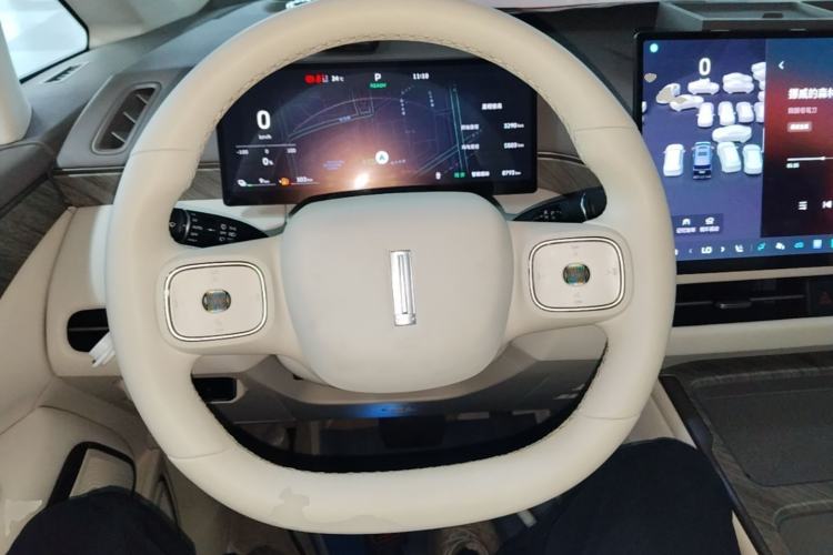 Used Wey Gaoshan 2025 Four-Wheel Drive Alpine 8 Steering Wheel