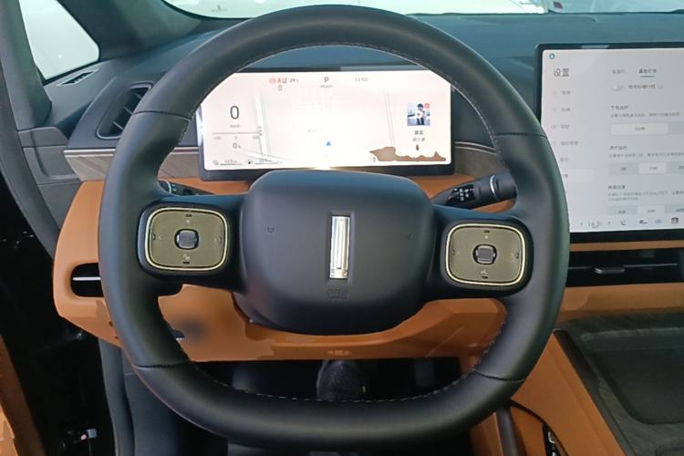 Used Wey Gaoshan 2025 Four-Wheel Drive Alpine 8 Steering Wheel