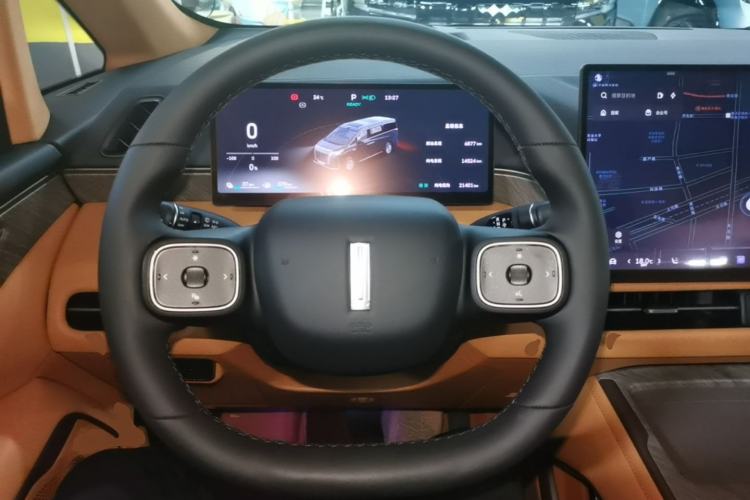 Used Wey Gaoshan 2025 Four-Wheel Drive Alpine 8 Steering Wheel