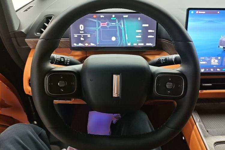 Used Wey Gaoshan 2025 Four-Wheel Drive Alpine 8 Steering Wheel