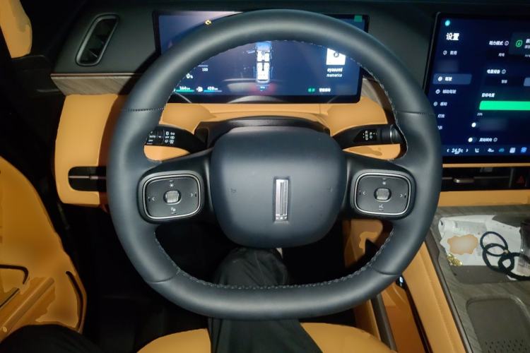 Used Wey Gaoshan 2025 Four-Wheel Drive Alpine 8 Steering Wheel