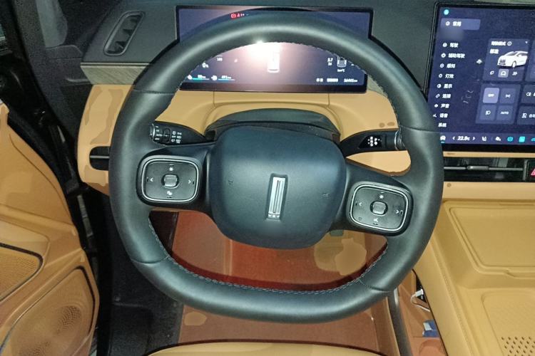 Used Wey Gaoshan 2025 Four-Wheel Drive Alpine 8 Steering Wheel