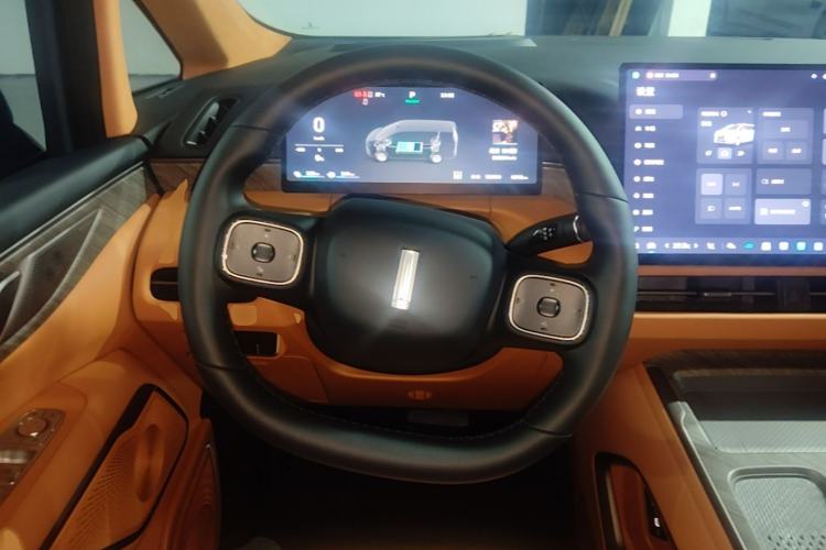 Used Wey Gaoshan 2025 Four-Wheel Drive Alpine 8 Steering Wheel