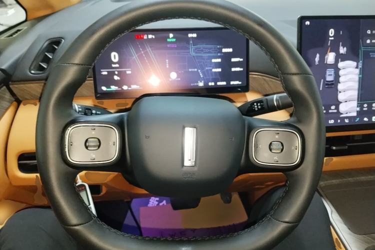 Used Wey Gaoshan 2025 Four-Wheel Drive Alpine 8 Steering Wheel