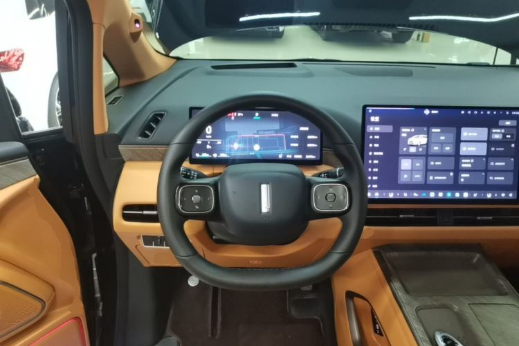 Used Wey Gaoshan 2025 Four-Wheel Drive Alpine 9 Steering Wheel