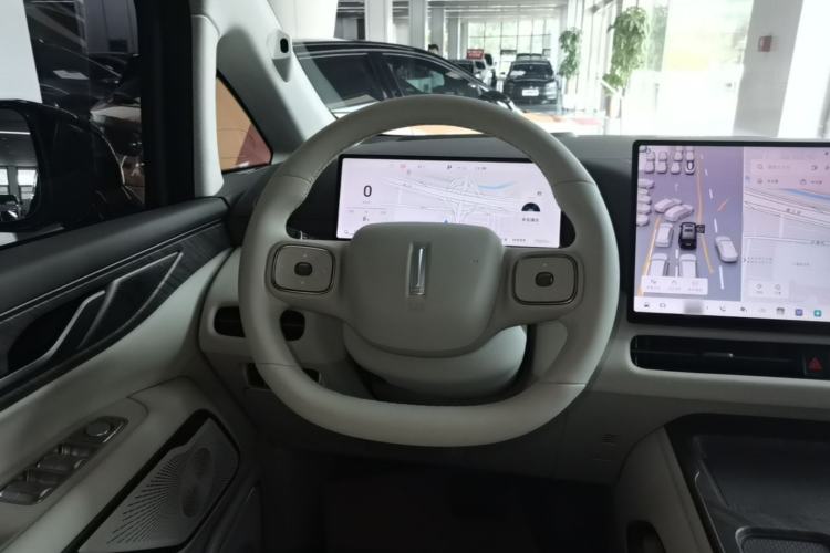 Used Wey Gaoshan 2025 Four-Wheel Drive Alpine 8 Steering Wheel