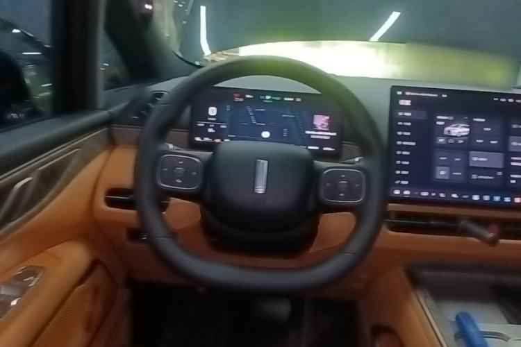 Used Wey Gaoshan 2025 Four-Wheel Drive Alpine 8 Steering Wheel