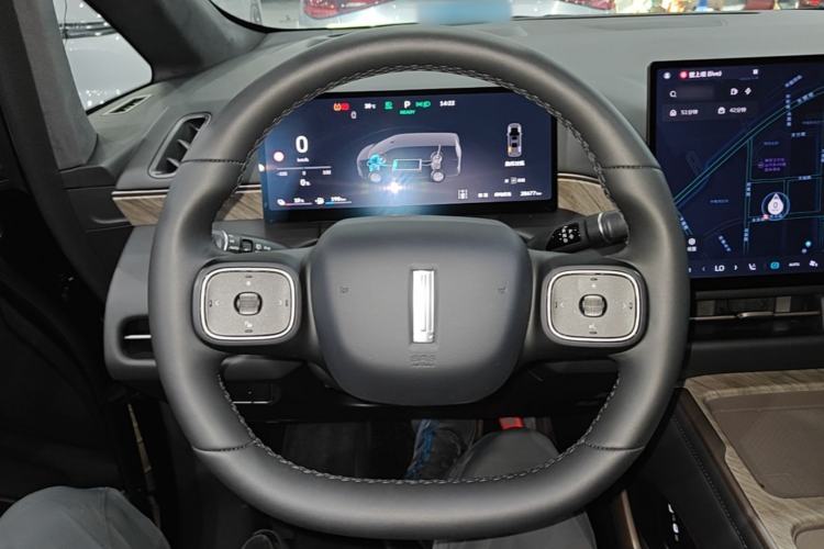 Used Wey Gaoshan 2025 Four-Wheel Drive Alpine 8 Steering Wheel