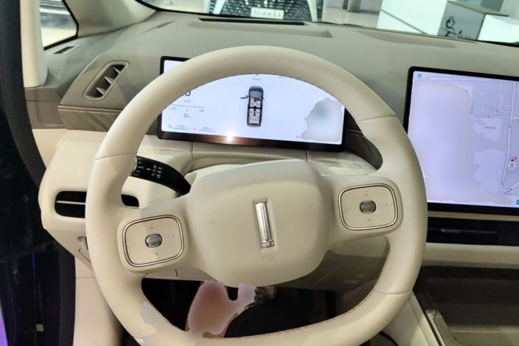 Used Wey Gaoshan 2025 Four-Wheel Drive Alpine 8 Steering Wheel