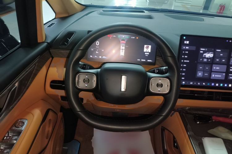 Used Wey Gaoshan 2025 Four-Wheel Drive Alpine 8 Steering Wheel