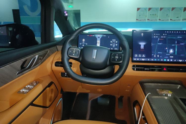 Used Wey Gaoshan 2025 Four-Wheel Drive Alpine 8 Steering Wheel