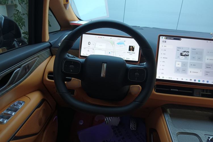 Used Wey Gaoshan 2025 Four-Wheel Drive Alpine 8 Steering Wheel