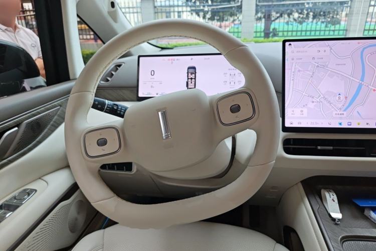 Used Wey Gaoshan 2025 Four-Wheel Drive Alpine 8 Steering Wheel