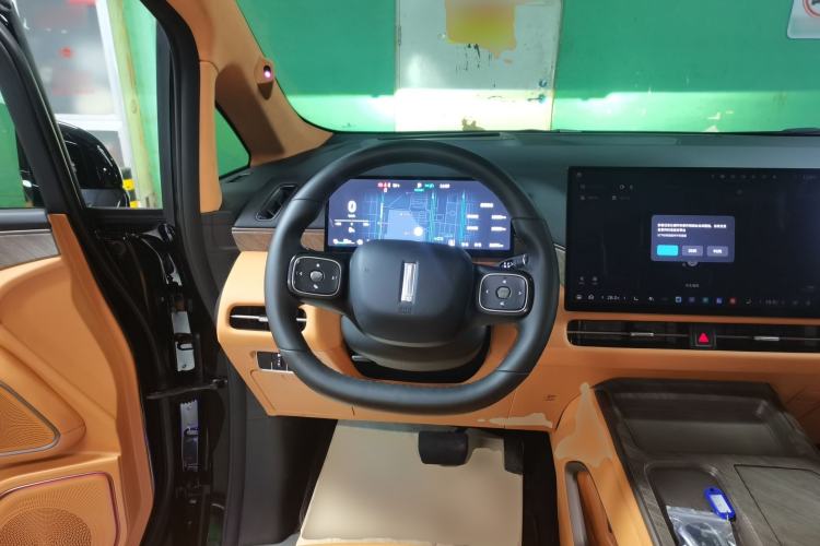 Used Wey Gaoshan 2025 Four-Wheel Drive Alpine 9 Steering Wheel