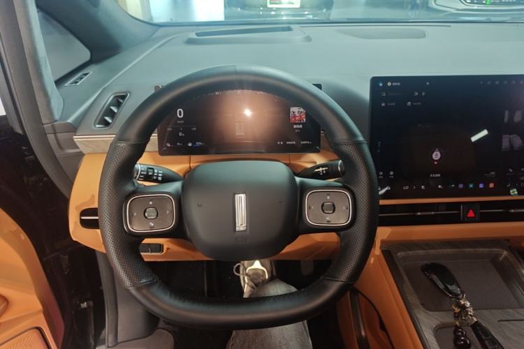Used Wey Gaoshan 2025 Four-Wheel Drive Alpine 8 Steering Wheel
