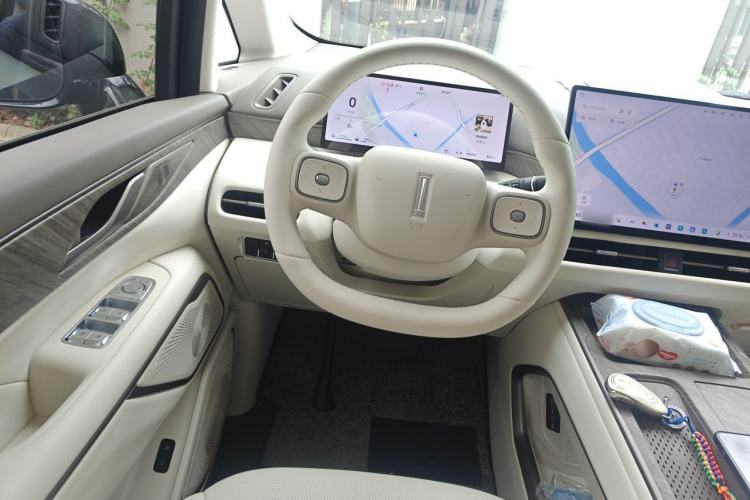 Used Wey Gaoshan 2025 Four-Wheel Drive Alpine 8 Steering Wheel