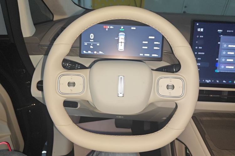 Used Wey Gaoshan 2025 Four-Wheel Drive Alpine 8 Steering Wheel