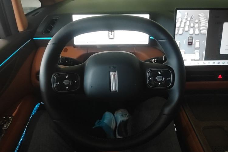 Used Wey Gaoshan 2025 Four-Wheel Drive Alpine 8 Steering Wheel