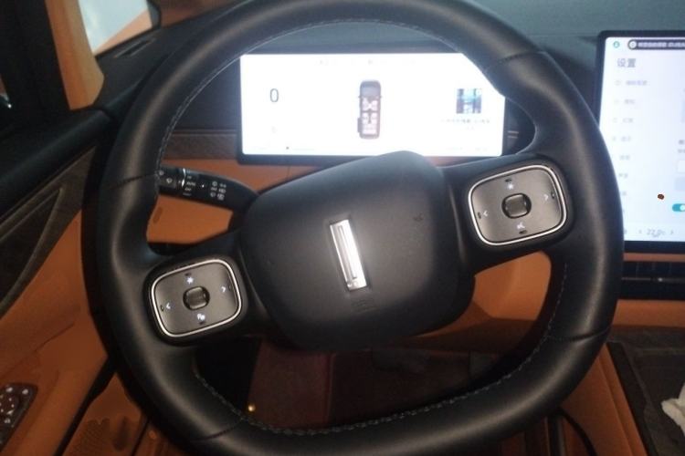 Used Wey Gaoshan 2025 Four-Wheel Drive Alpine 8 Steering Wheel