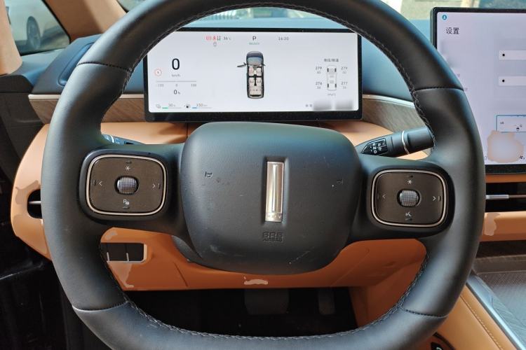 Used Wey Gaoshan 2025 Four-Wheel Drive Alpine 8 Steering Wheel