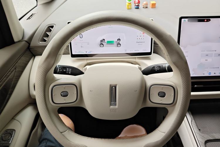 Used Wey Gaoshan 2025 Four-Wheel Drive Alpine 8 Steering Wheel