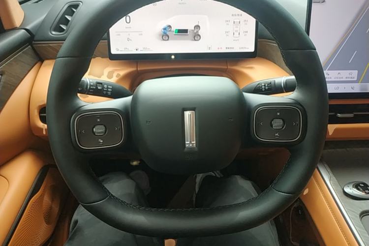 Used Wey Gaoshan 2025 Four-Wheel Drive Alpine 8 Steering Wheel