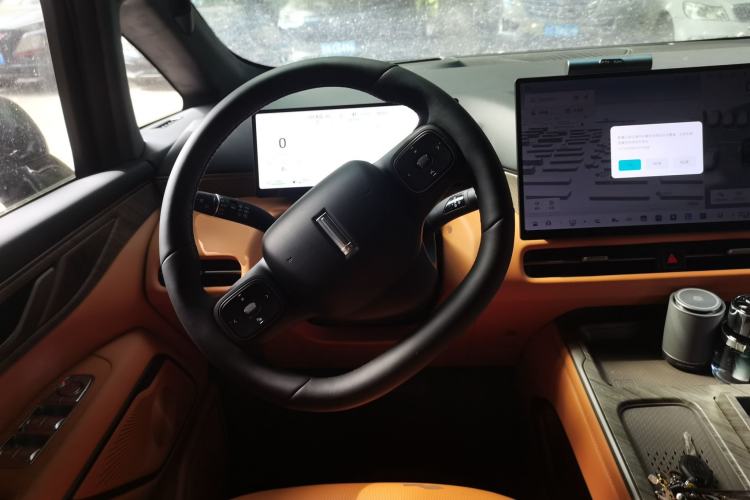 Used Wey Gaoshan 2025 Four-Wheel Drive Alpine 8 Steering Wheel