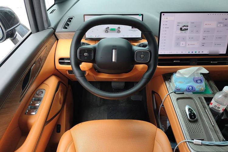 Used Wey Gaoshan 2025 Four-Wheel Drive Alpine 8 Steering Wheel