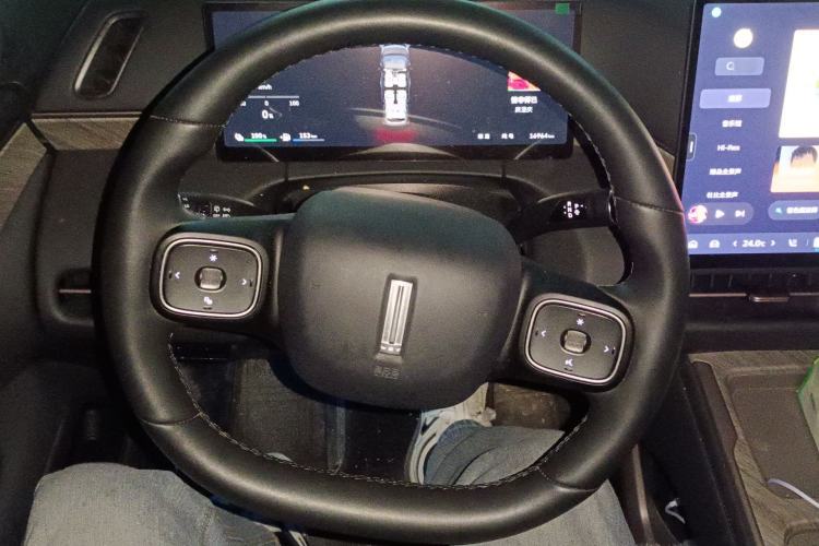 Used Wey Gaoshan 2025 Four-Wheel Drive Alpine 8 Steering Wheel