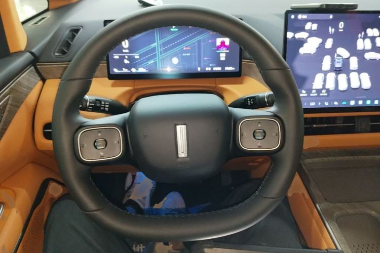 Used Wey Gaoshan 2025 Four-Wheel Drive Alpine 8 Steering Wheel