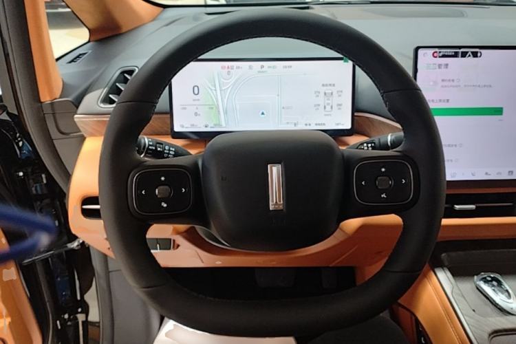 Used Wey Gaoshan 2025 Four-Wheel Drive Alpine 8 Steering Wheel