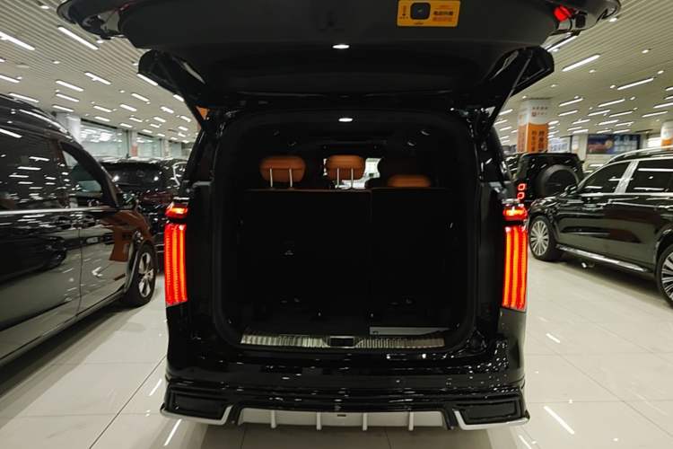 Used Wey Gaoshan 2025 Four-Wheel Drive Alpine 8 Trunk