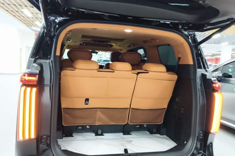 Used Wey Gaoshan 2025 Four-Wheel Drive Alpine 8 Trunk