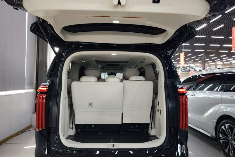 Used Wey Gaoshan 2025 Four-Wheel Drive Alpine 8 Trunk