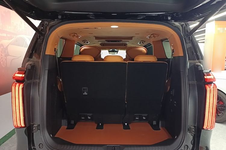 Used Wey Gaoshan 2025 Four-Wheel Drive Alpine 8 Trunk