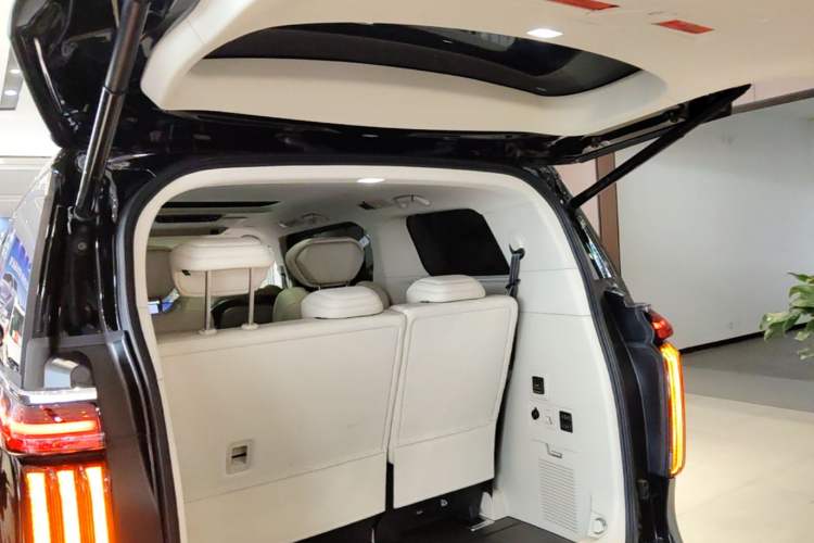 Used Wey Gaoshan 2025 Four-Wheel Drive Alpine 8 Trunk