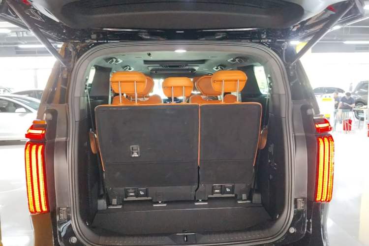 Used Wey Gaoshan 2025 Four-Wheel Drive Alpine 8 Trunk