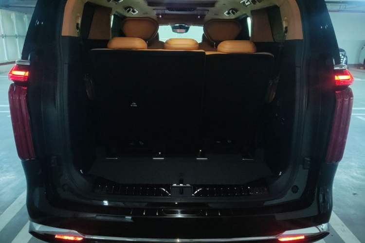 Used Wey Gaoshan 2025 Four-Wheel Drive Alpine 8 Trunk