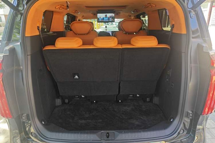 Used Wey Gaoshan 2025 Four-Wheel Drive Alpine 8 Trunk