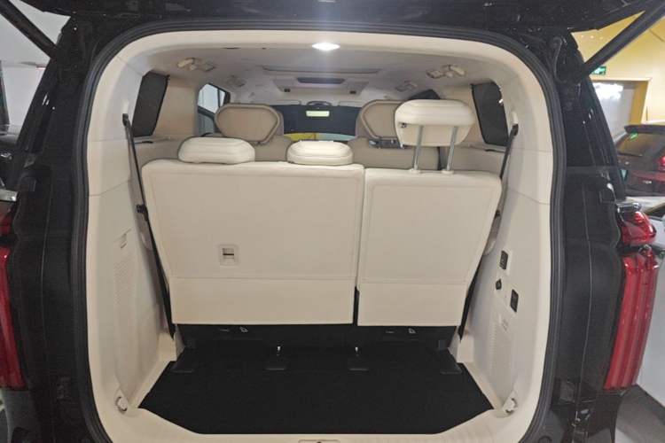 Used Wey Gaoshan 2025 Four-Wheel Drive Alpine 8 Trunk
