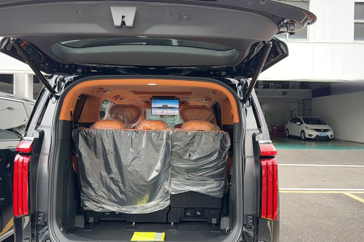 Used Wey Gaoshan 2025 Four-Wheel Drive Alpine 8 Trunk