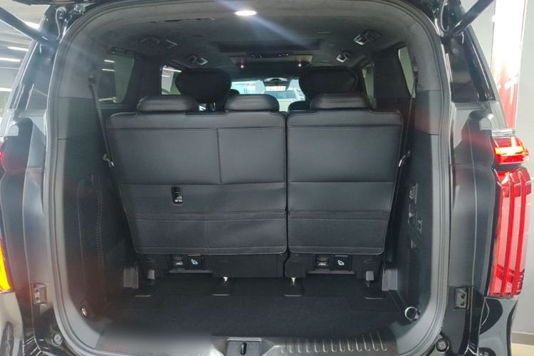 Used Wey Gaoshan 2025 Four-Wheel Drive Alpine 8 Trunk