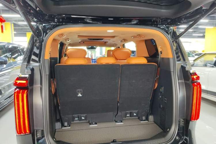 Used Wey Gaoshan 2025 Four-Wheel Drive Alpine 8 Trunk
