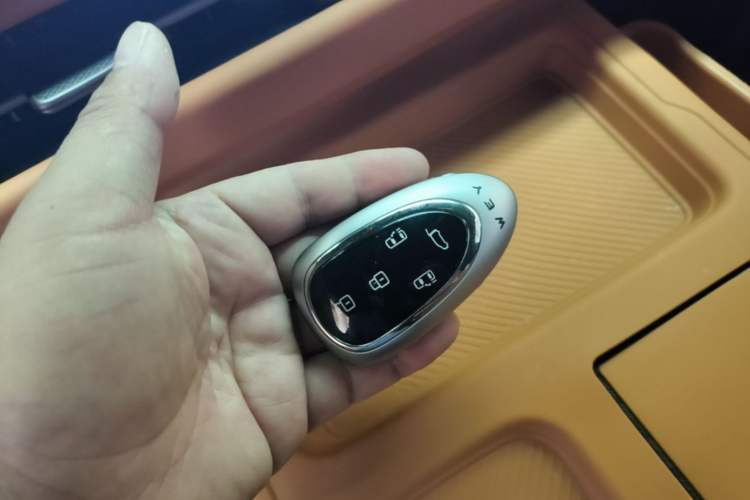 Used Wey Gaoshan 2025 Four-Wheel Drive Alpine 8 Vehicle Key