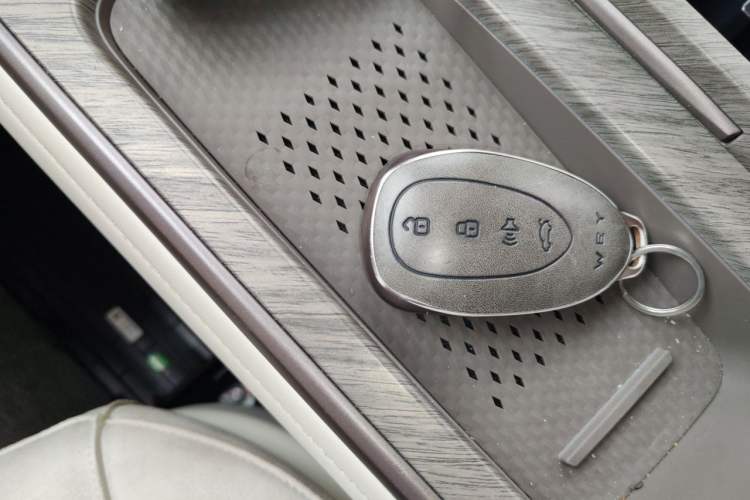 Used Wey Gaoshan 2025 Model Four-Wheel Drive Gao Shan 7 Vehicle Key